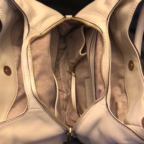 Michael Kors Purse - Picture 5 of 8